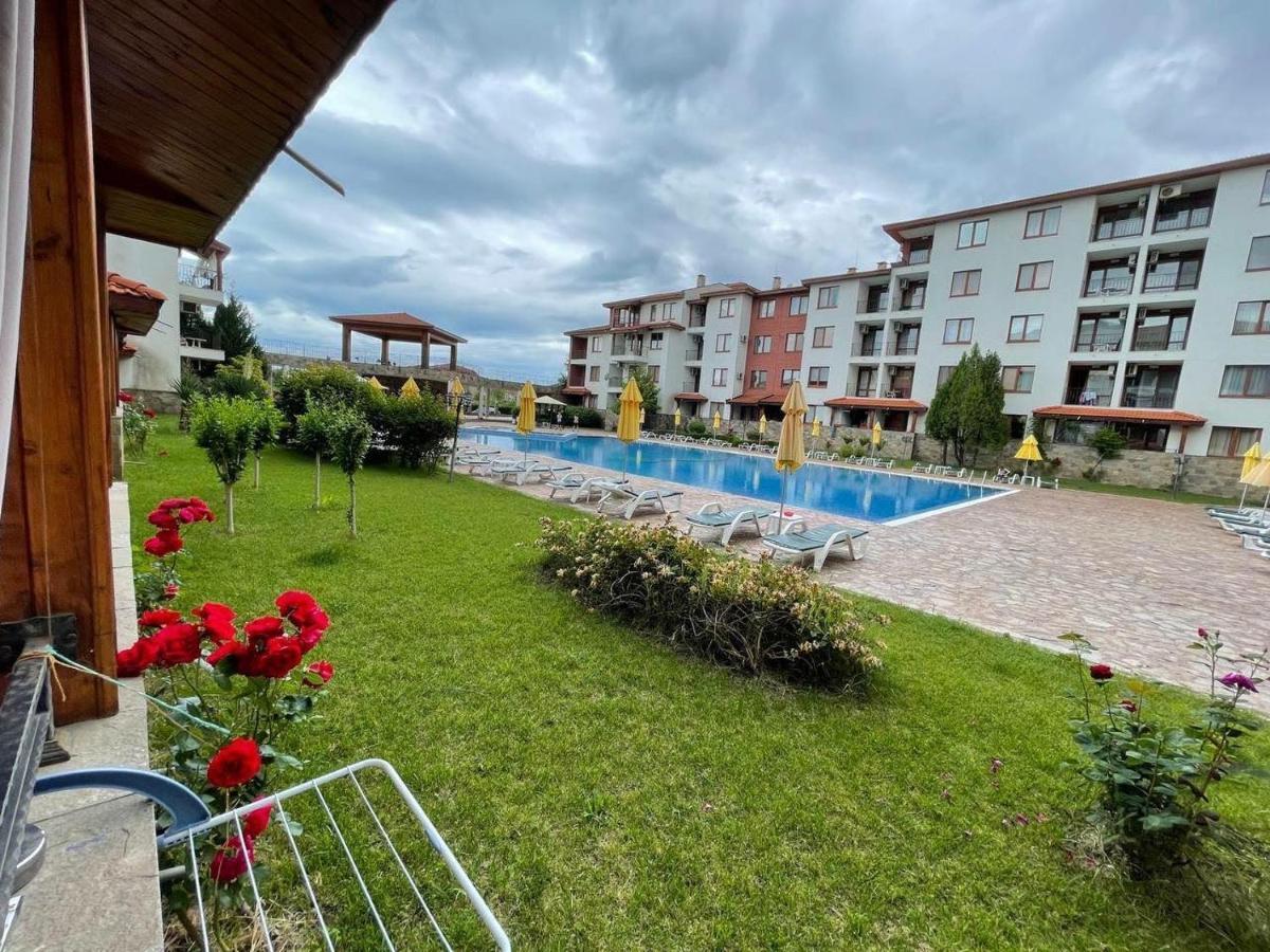 Private Apartments In Apolon Равда Екстер'єр фото